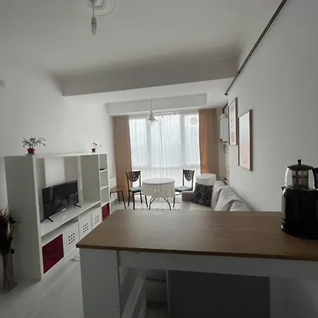 Levent Metro & Nature View *